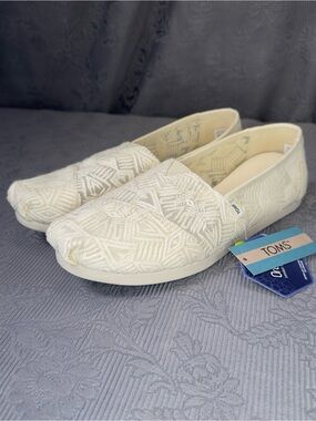 TOMS Alpargata Natural Geo Lace Flat Size 8